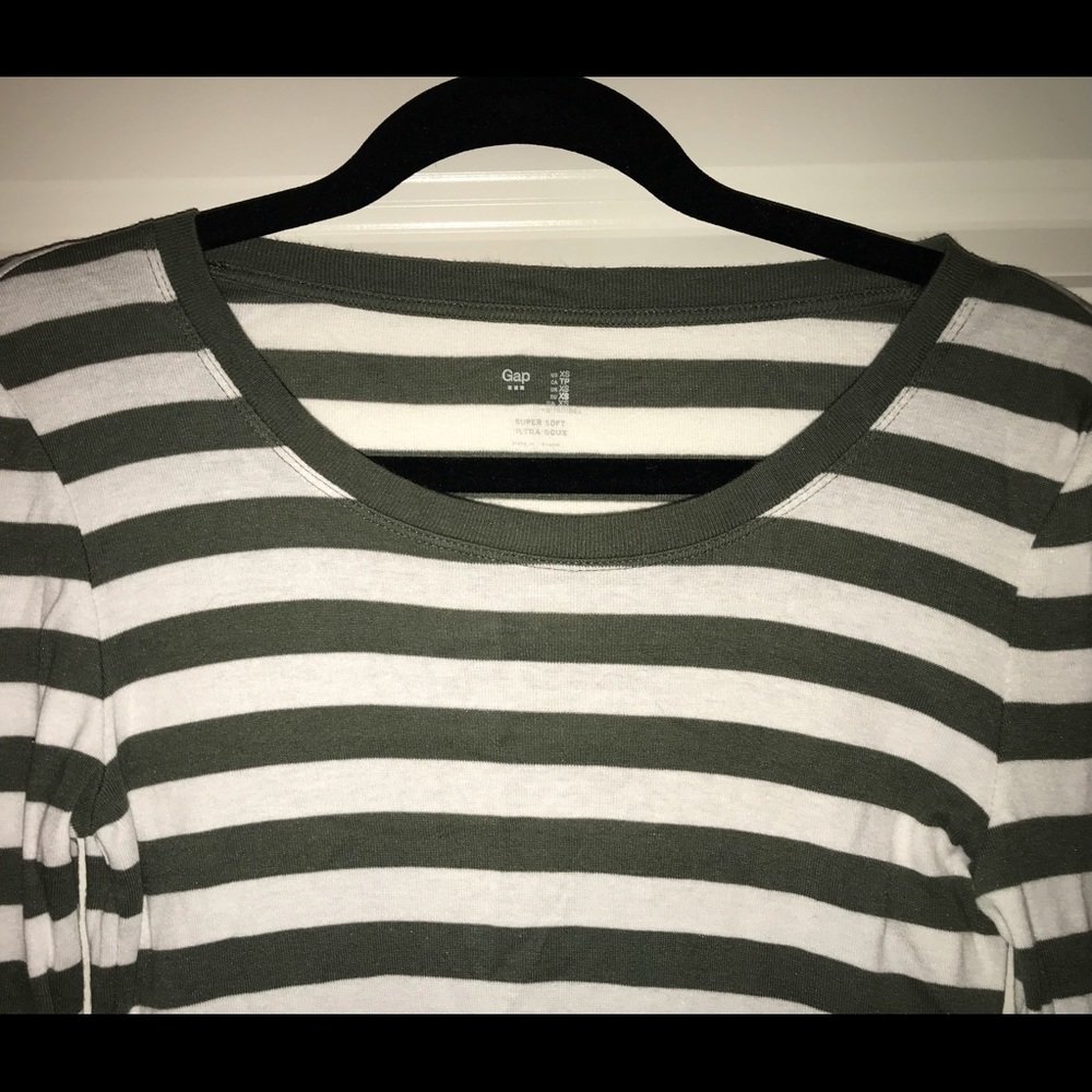 Striped GAP long sleeve shirt